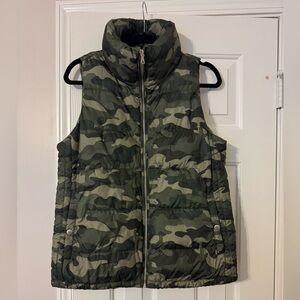 Old Navy Green Camouflage Puffy Vest